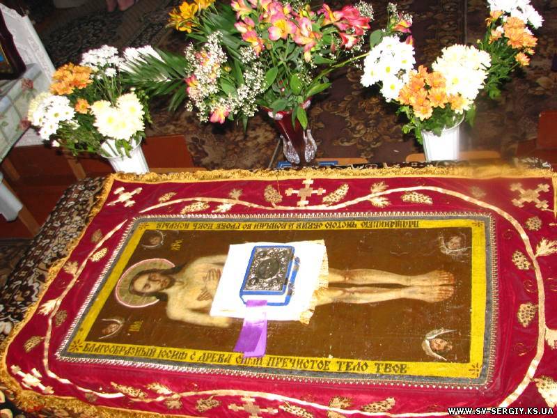 Вечерняя служба с чином выноса и погребения плащаницы