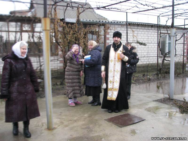 Окропление домов на Богоявление в Железном Порту